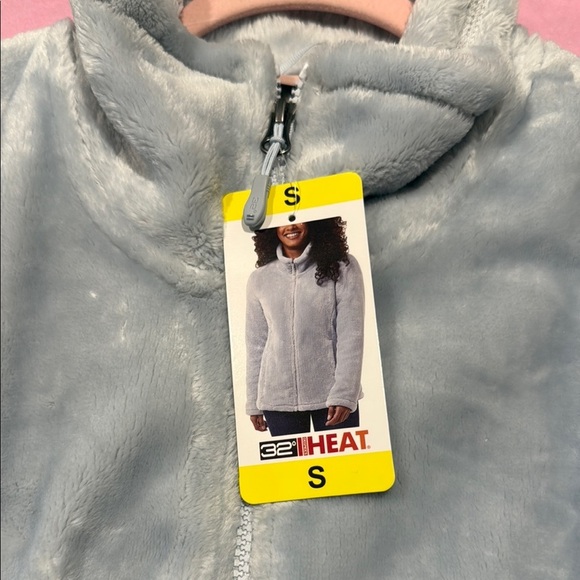 Women's Cozy faux fur Jacket size S. NWT. Cozy and soft - Picture 6 of 8